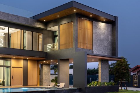 Chalet de 4 dormitorios en Pattaya, Tailandia № 203495 - foto 5