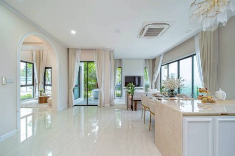 Chalet de 3 dormitorios en Pattaya, Tailandia № 203493 - foto 8