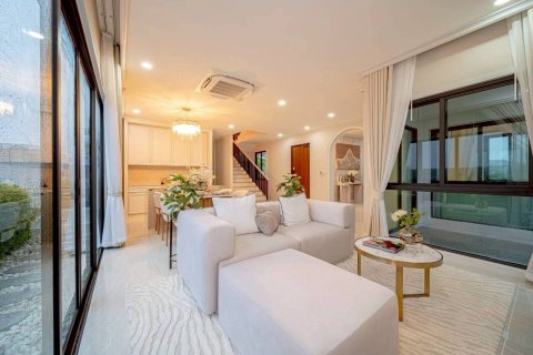 Chalet de 3 dormitorios en Pattaya, Tailandia № 203493 - foto 10