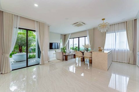 Chalet de 3 dormitorios en Pattaya, Tailandia № 203493 - foto 6