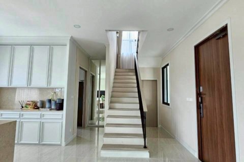 Chalet de 3 dormitorios en Pattaya, Tailandia № 203493 - foto 14