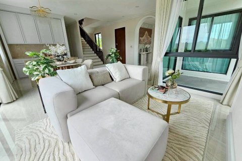 Chalet de 3 dormitorios en Pattaya, Tailandia № 203493 - foto 18