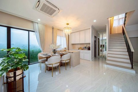 Chalet de 3 dormitorios en Pattaya, Tailandia № 203493 - foto 7