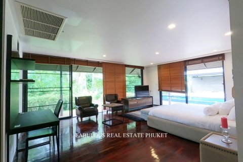 Chalet de 4 dormitorios en Kathu, Tailandia № 179822 - foto 3