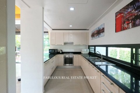Chalet de 4 dormitorios en Kathu, Tailandia № 179822 - foto 11