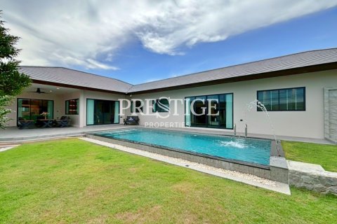 House in Pattaya, Thailand 5 bedrooms № 198023 - photo 3