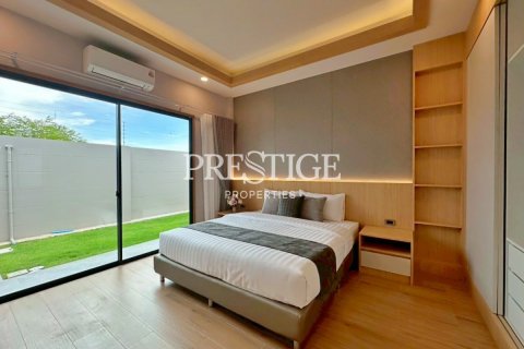 House in Pattaya, Thailand 5 bedrooms № 198023 - photo 25