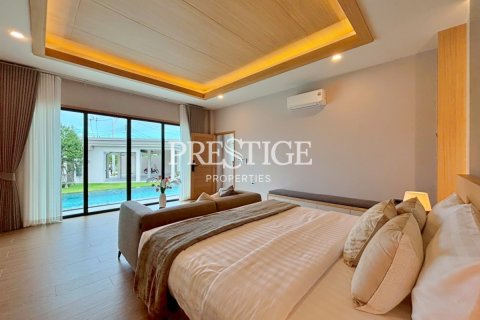 House in Pattaya, Thailand 5 bedrooms № 198023 - photo 18