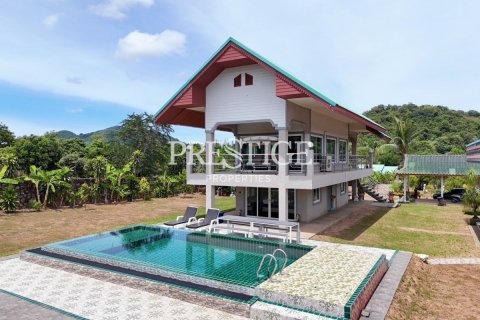 Casa de 8 dormitorios en Pattaya, Tailandia № 198024