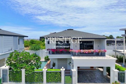 House in Pattaya, Thailand 3 bedrooms № 198019