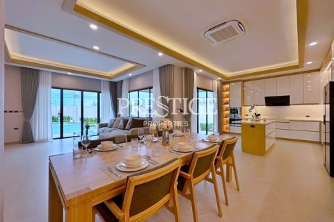House in Pattaya, Thailand 5 bedrooms № 198022 - photo 9