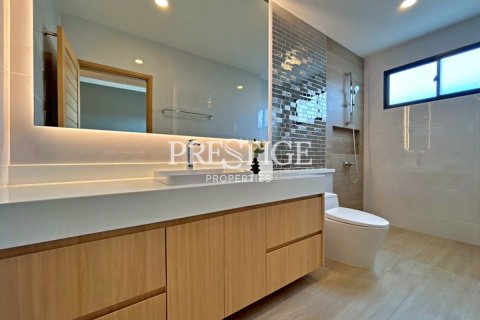 House in Pattaya, Thailand 5 bedrooms № 198022 - photo 24