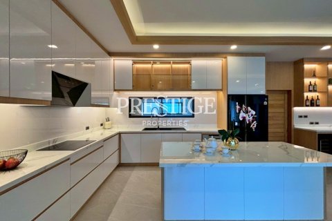 House in Pattaya, Thailand 5 bedrooms № 198022 - photo 13
