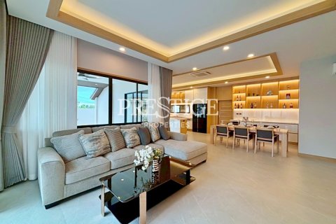 House in Pattaya, Thailand 5 bedrooms № 198022 - photo 4