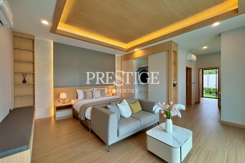 House in Pattaya, Thailand 5 bedrooms № 198022 - photo 16