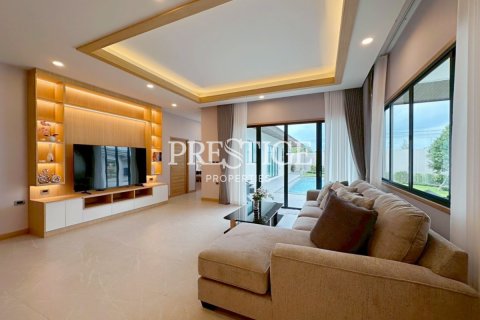 House in Pattaya, Thailand 5 bedrooms № 198022 - photo 7