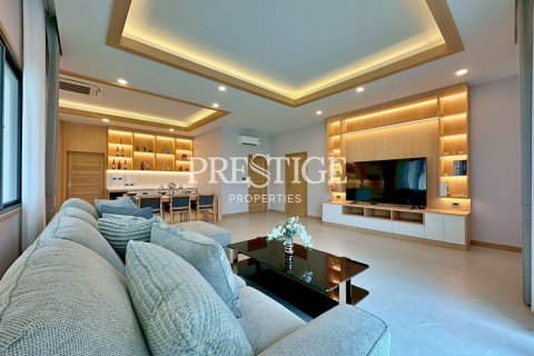 House in Pattaya, Thailand 5 bedrooms № 198022 - photo 6
