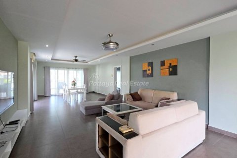 Condominio de 2 dormitorios en Bang Lamung, Tailandia № 198804 - foto 2