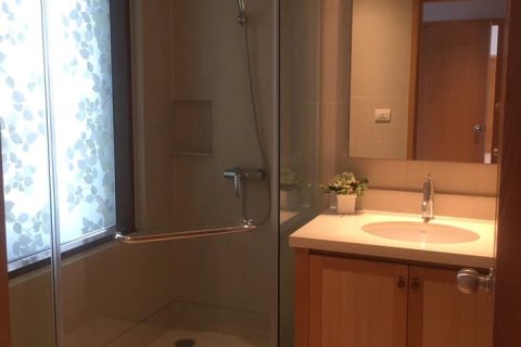 Condominio de 2 dormitorios en Khlong Toei, Bangkok, Tailandia № 208491 - foto 14