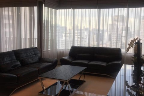Condominio de 2 dormitorios en Khlong Toei, Bangkok, Tailandia № 208491 - foto 2