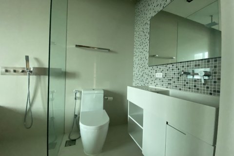 Condominio de 2 dormitorios en Khlong Toei, Bangkok, Tailandia № 208487 - foto 15
