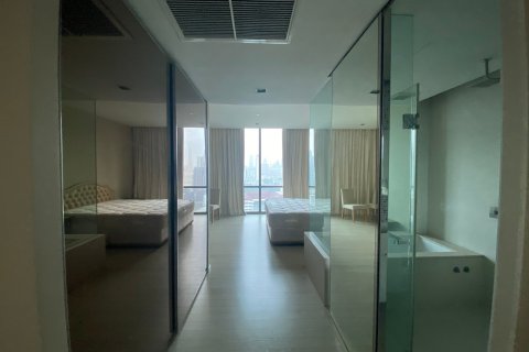Condominio de 2 dormitorios en Khlong Toei, Bangkok, Tailandia № 208487 - foto 12