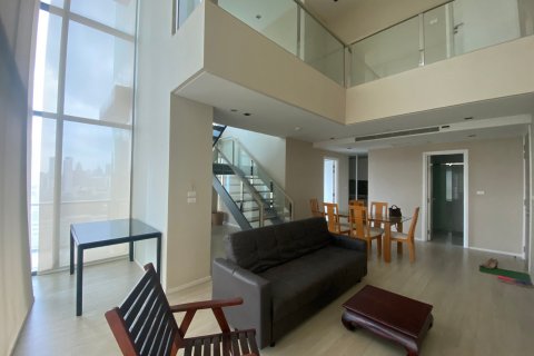Condominio de 2 dormitorios en Khlong Toei, Bangkok, Tailandia № 208487 - foto 2
