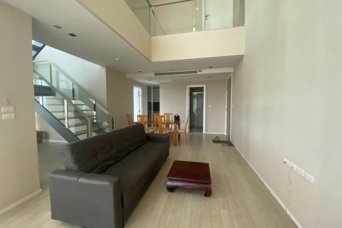 Condominio de 2 dormitorios en Khlong Toei, Bangkok, Tailandia № 208487 - foto 3