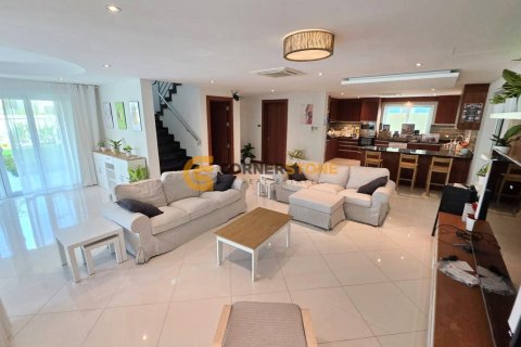 Estudio en Pattaya, Tailandia № 209685 - foto 11