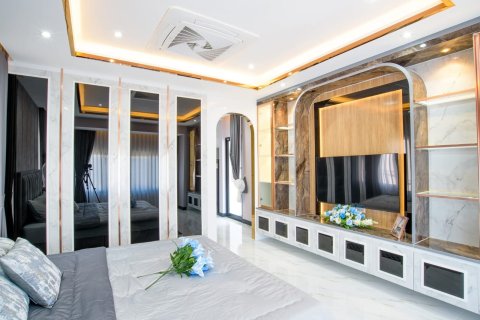Chalet de 4 dormitorios en Pattaya, Tailandia № 159877 - foto 8