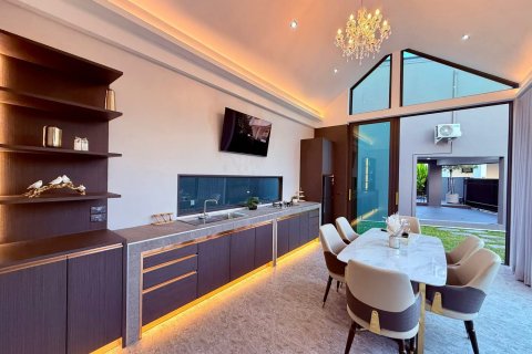 Villa in Pattaya, Thailand 4 bedrooms № 159878 - photo 6