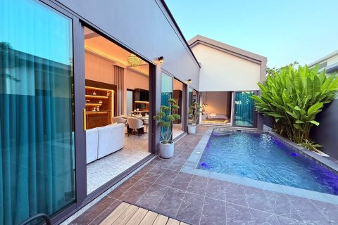 Villa in Pattaya, Thailand 4 bedrooms № 159878 - photo 3