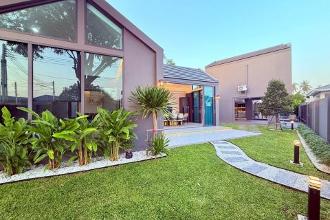 Villa in Pattaya, Thailand 4 bedrooms № 159878