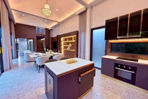 Villa in Pattaya, Thailand 4 bedrooms № 159878 - photo 7