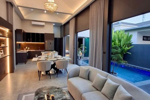 Villa in Pattaya, Thailand 4 bedrooms № 159878 - photo 11