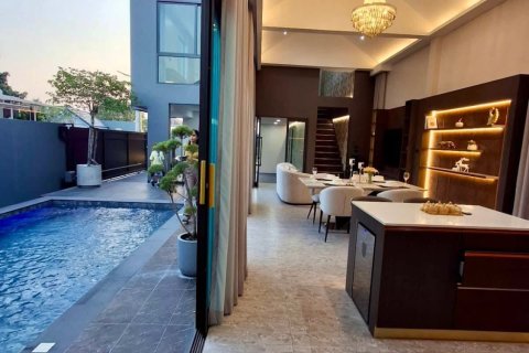Villa in Pattaya, Thailand 4 bedrooms № 159878 - photo 15