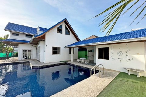 Haus in Pattaya, Thailand 4 Schlafzimmer № 47293 - Foto 4