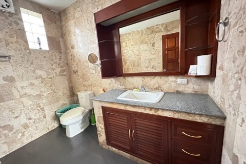Haus in Pattaya, Thailand 4 Schlafzimmer № 47293 - Foto 26