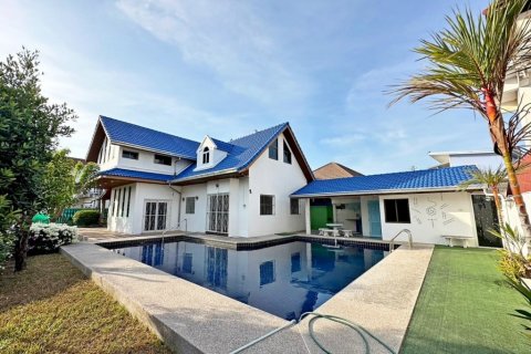 Casa de 4 dormitorios en Pattaya, Tailandia № 47293