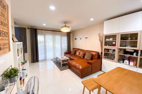 Casa de 3 dormitorios en Suan Luang, Bangkok, Tailandia № 113647 - foto 2