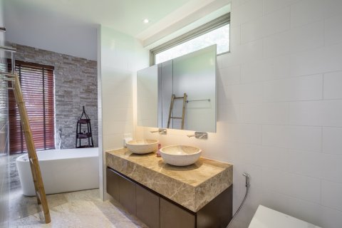 Casa de 3 dormitorios en Bang Tao, Tailandia № 161072 - foto 21