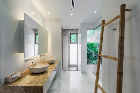 Casa de 3 dormitorios en Bang Tao, Tailandia № 161072 - foto 17