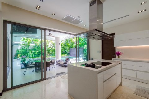Casa de 3 dormitorios en Bang Tao, Tailandia № 161072 - foto 10