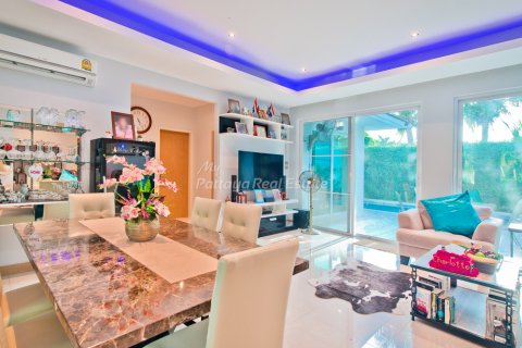 Casa de 3 dormitorios en Bang Lamung, Tailandia № 202277 - foto 9