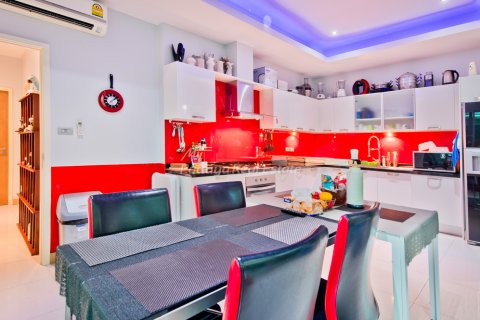 Casa de 3 dormitorios en Bang Lamung, Tailandia № 202277 - foto 16