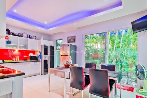 Casa de 3 dormitorios en Bang Lamung, Tailandia № 202277 - foto 15