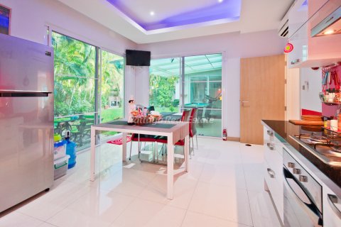 Casa de 3 dormitorios en Bang Lamung, Tailandia № 202277 - foto 21