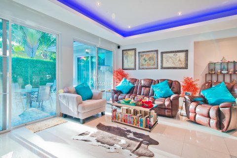 Casa de 3 dormitorios en Bang Lamung, Tailandia № 202277 - foto 14