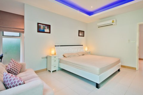 Casa de 3 dormitorios en Bang Lamung, Tailandia № 202277 - foto 28