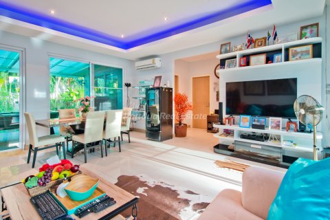 Casa de 3 dormitorios en Bang Lamung, Tailandia № 202277 - foto 12